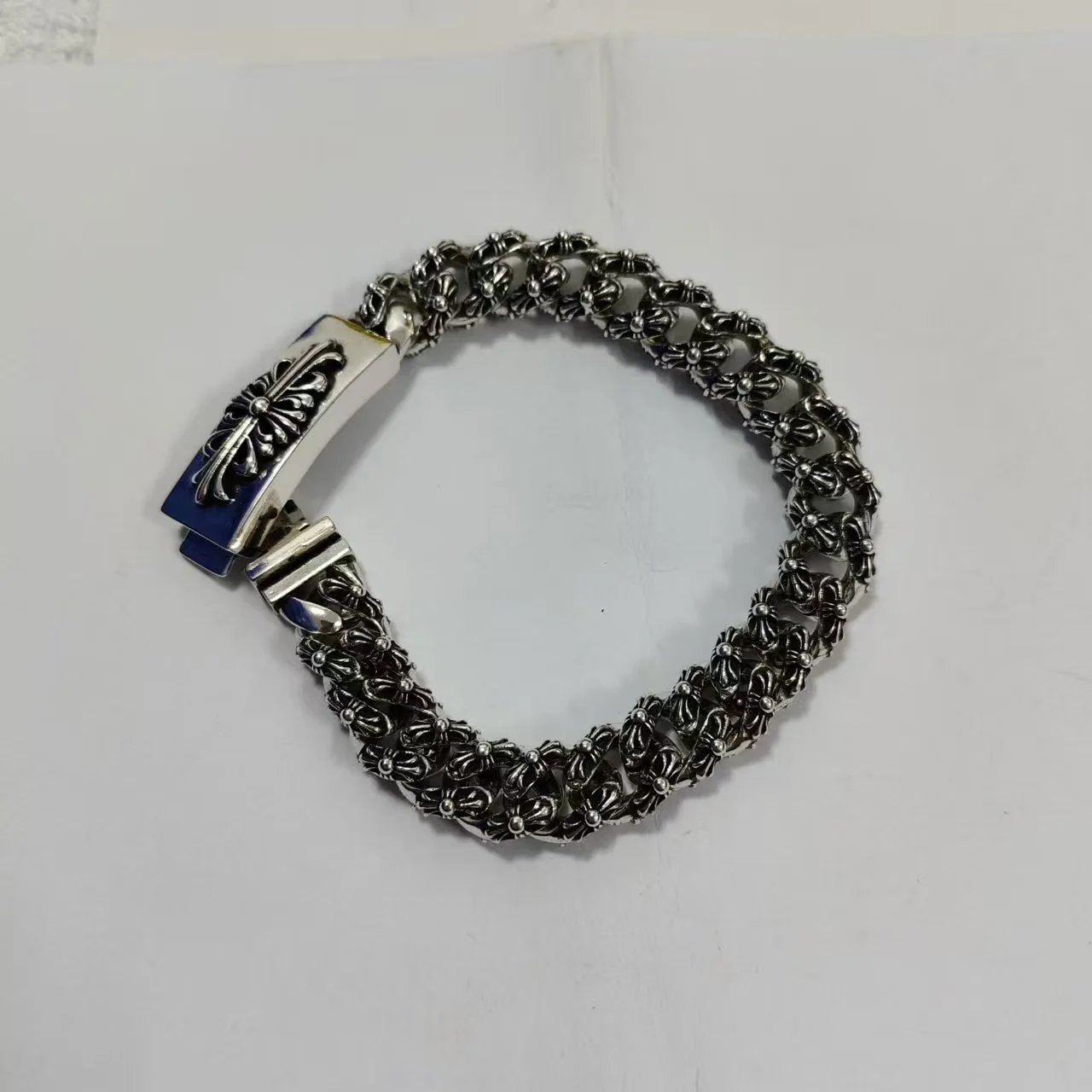 All-flower bracelet with a cross motif SKU image