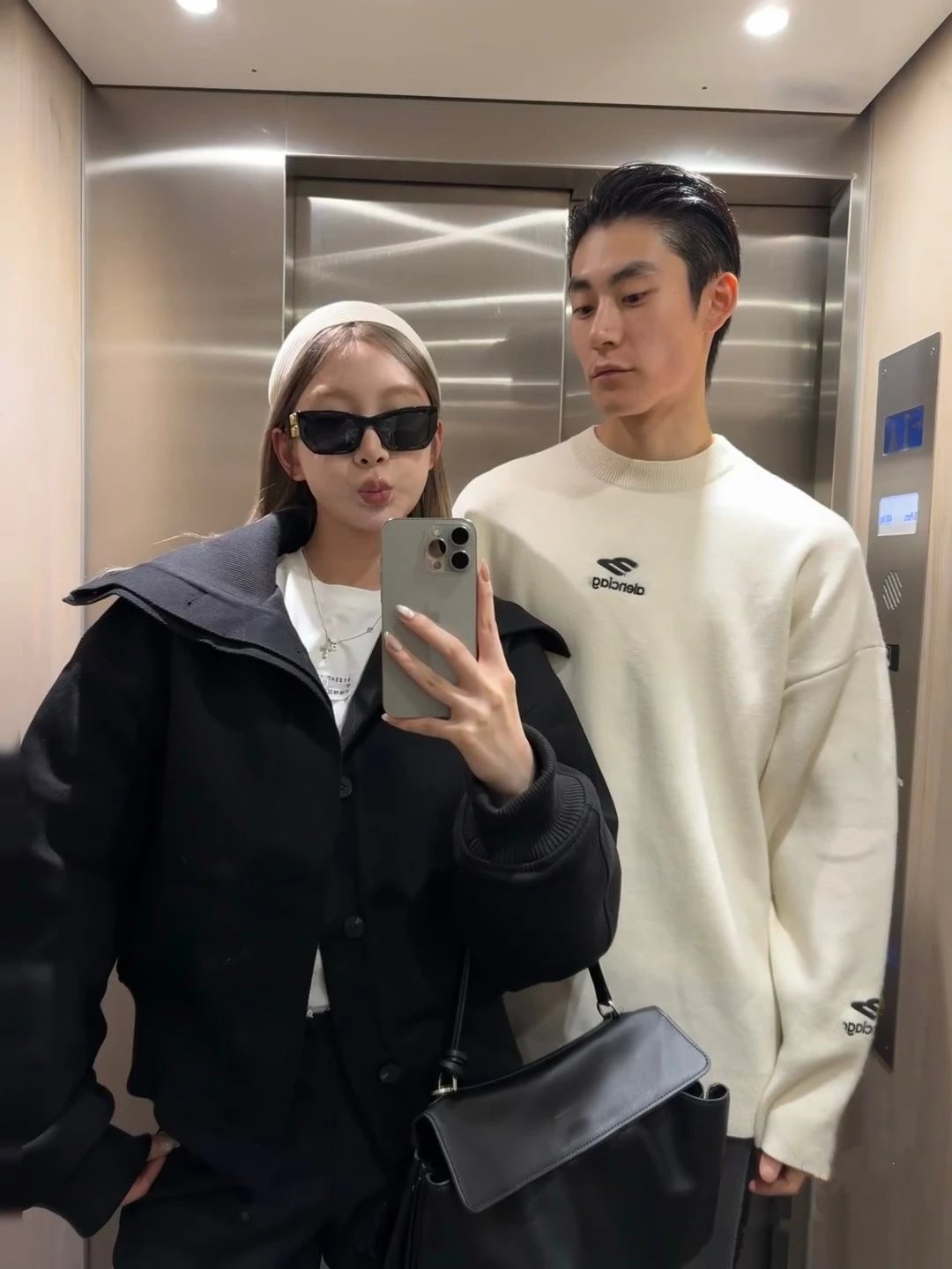 Balenciaga Logo-Embroidered Oversized Knit Sweater Black - 7