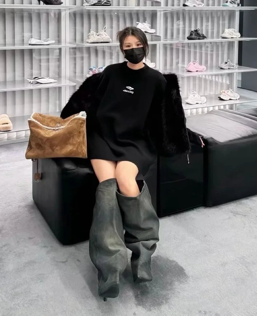Balenciaga Logo-Embroidered Oversized Knit Sweater Black - 20
