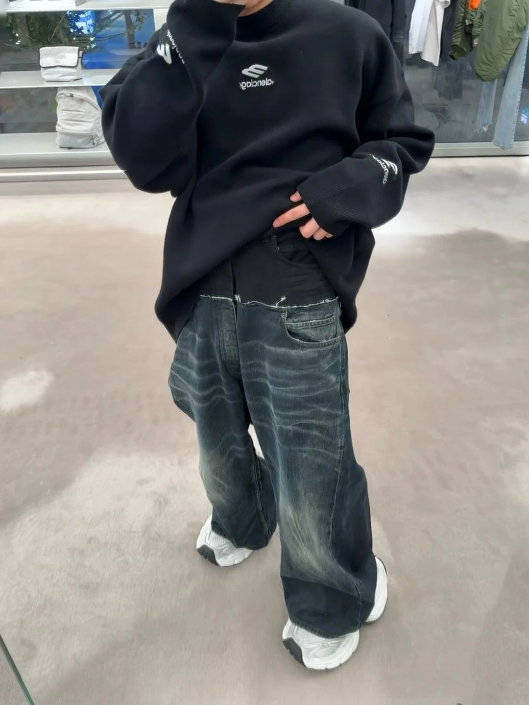 Balenciaga Logo-Embroidered Oversized Knit Sweater Black - 17