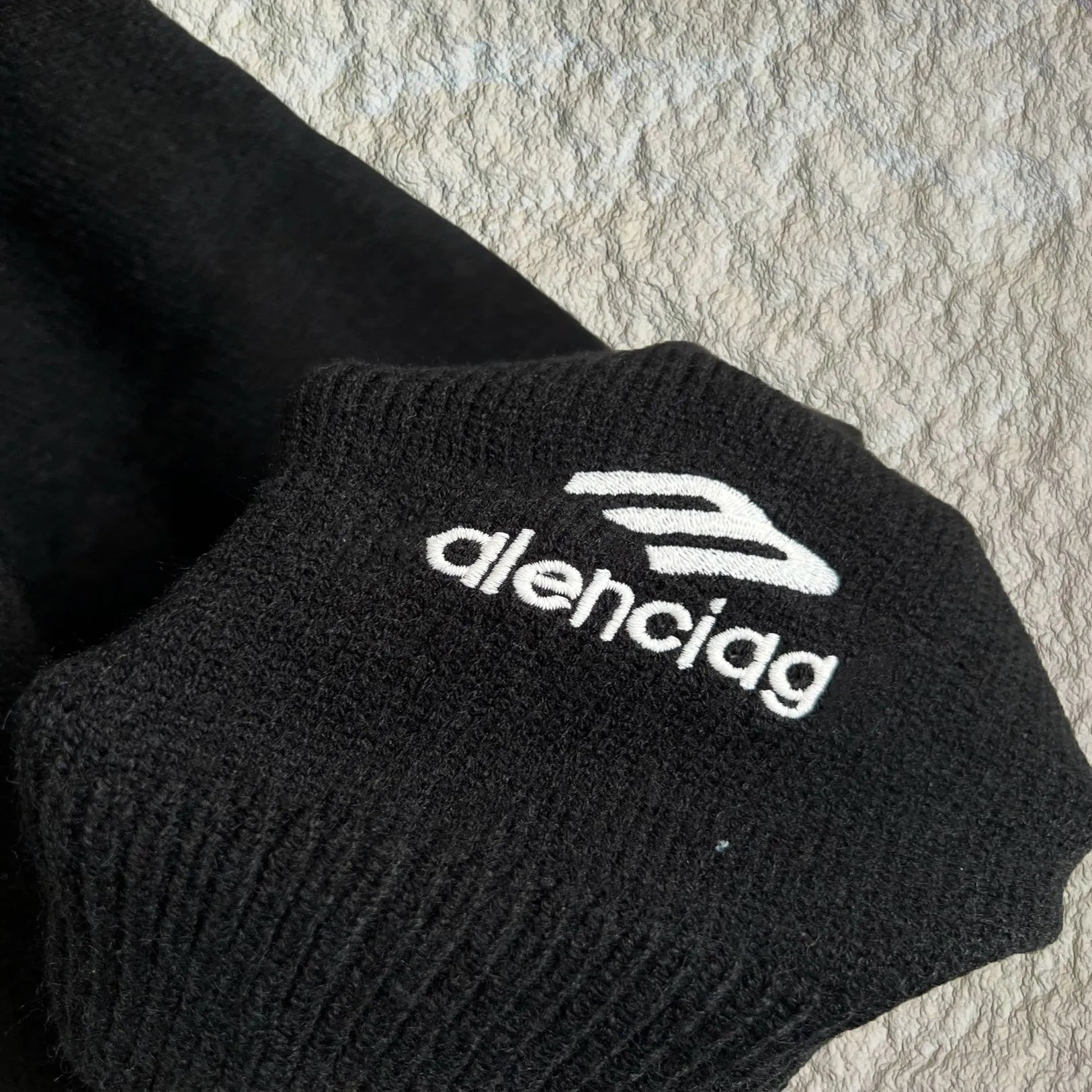Balenciaga Logo-Embroidered Oversized Knit Sweater Black - 13