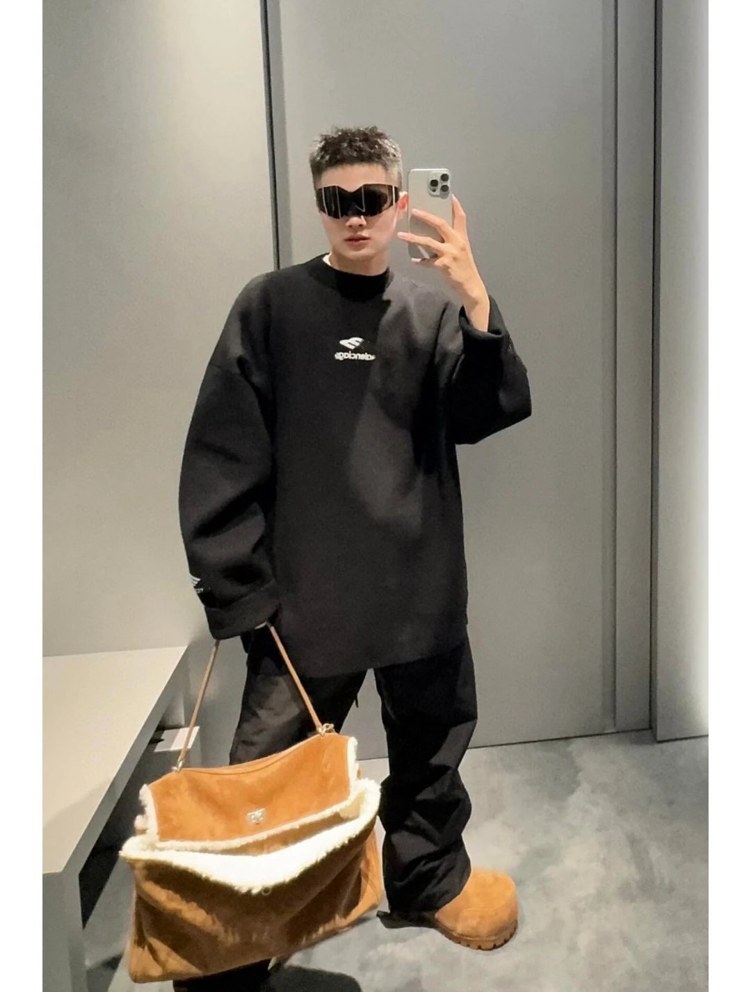 Balenciaga Logo-Embroidered Oversized Knit Sweater Black - 21