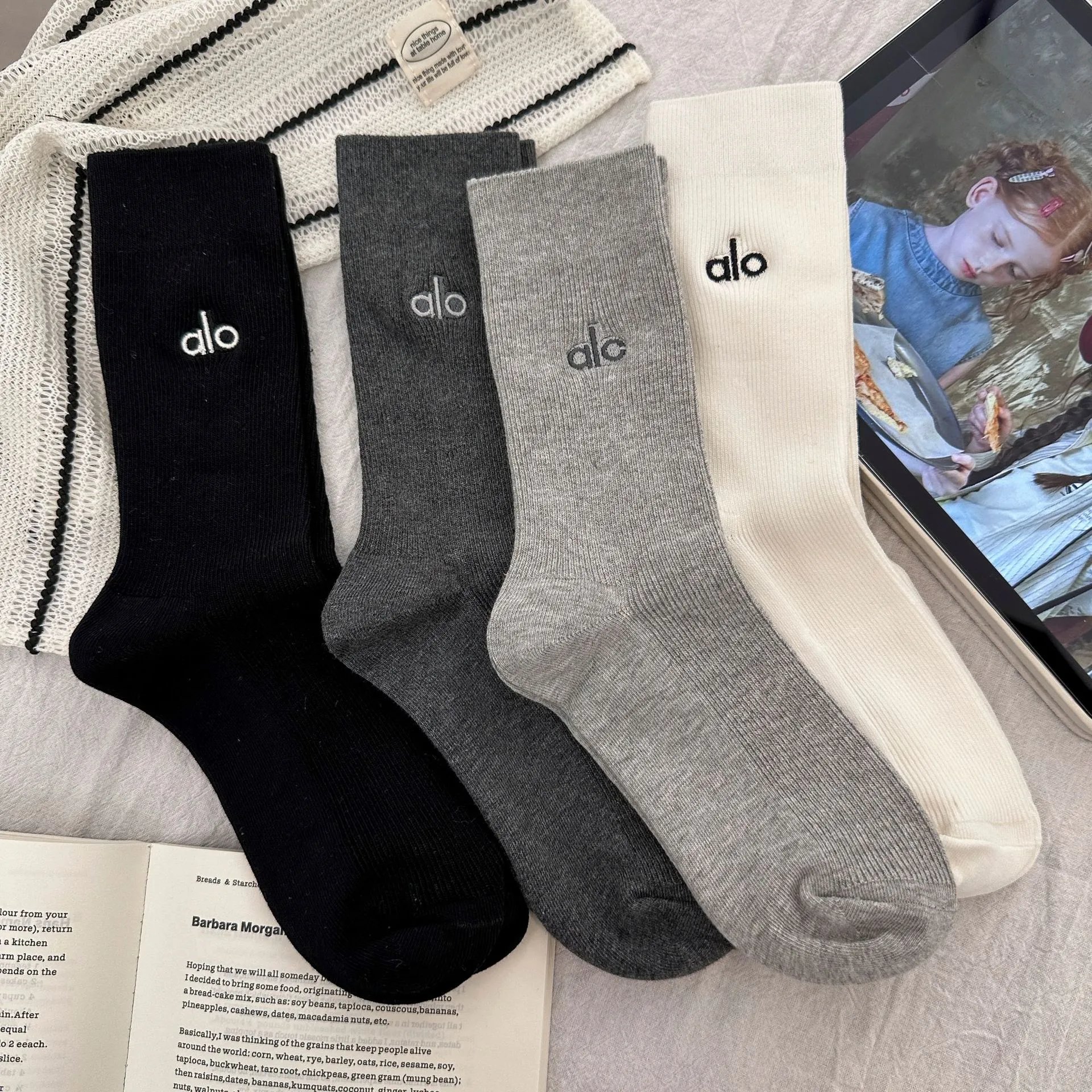 Alo Unisex Half-Crew Understated Sock Beige Socks - 4