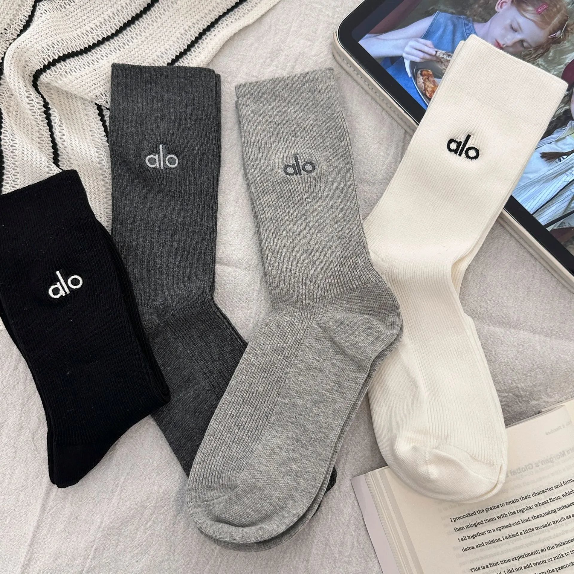 Alo Unisex Half-Crew Understated Sock Beige Socks - 5