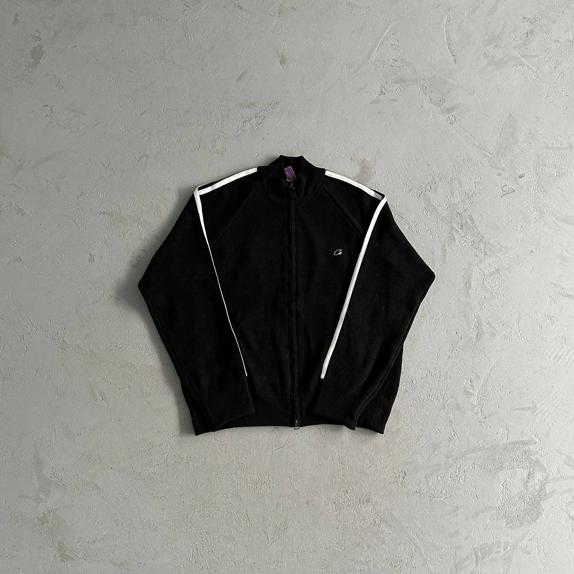 White border/Black SKU image