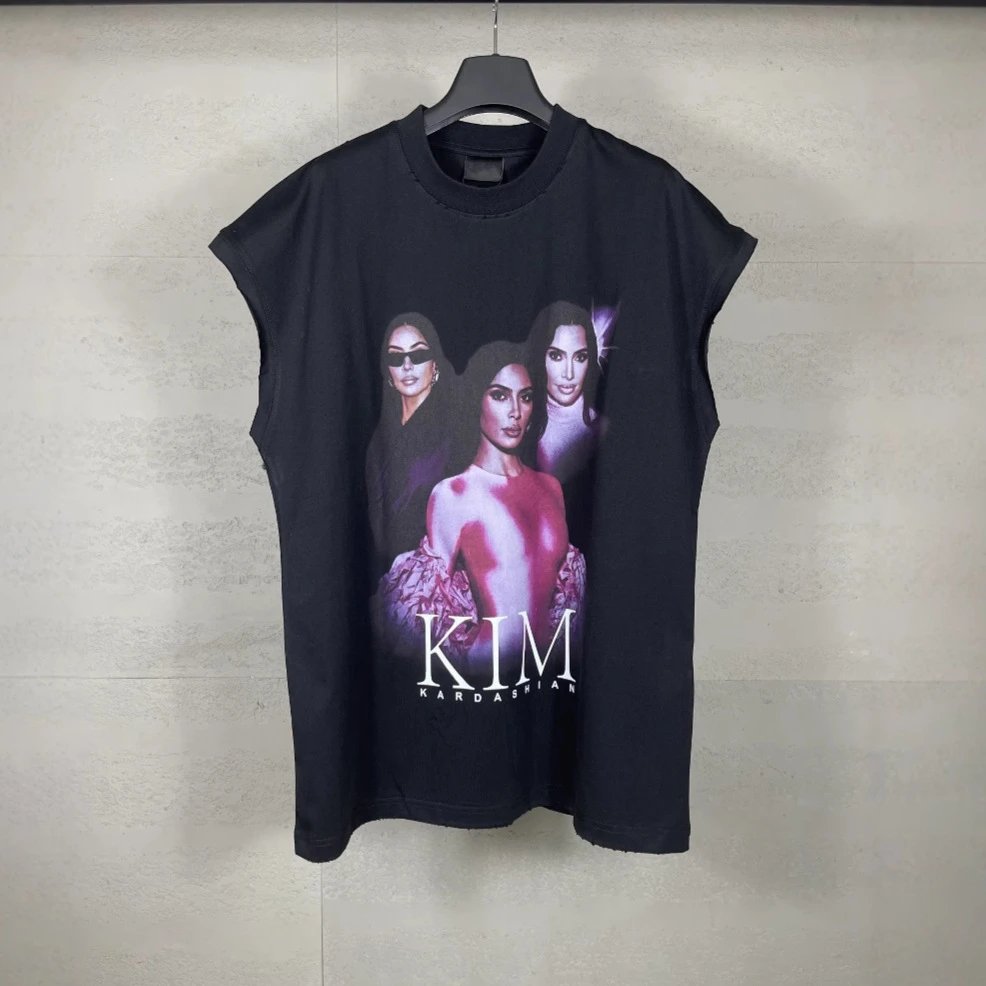 Kim K Shrunk T-shirt in Black 
