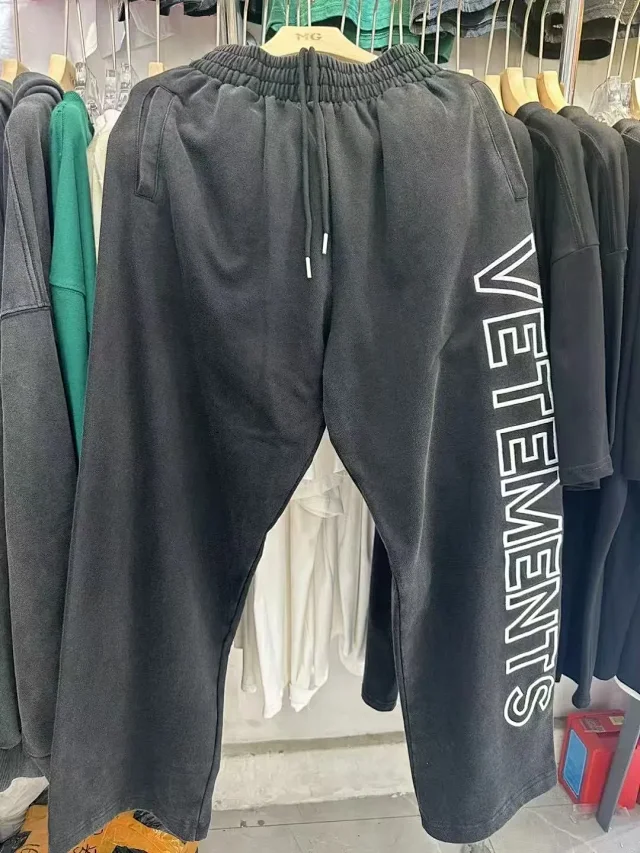 VETEMENTS Trousers Wide-Leg Logo Sweatpants product detail image 1
