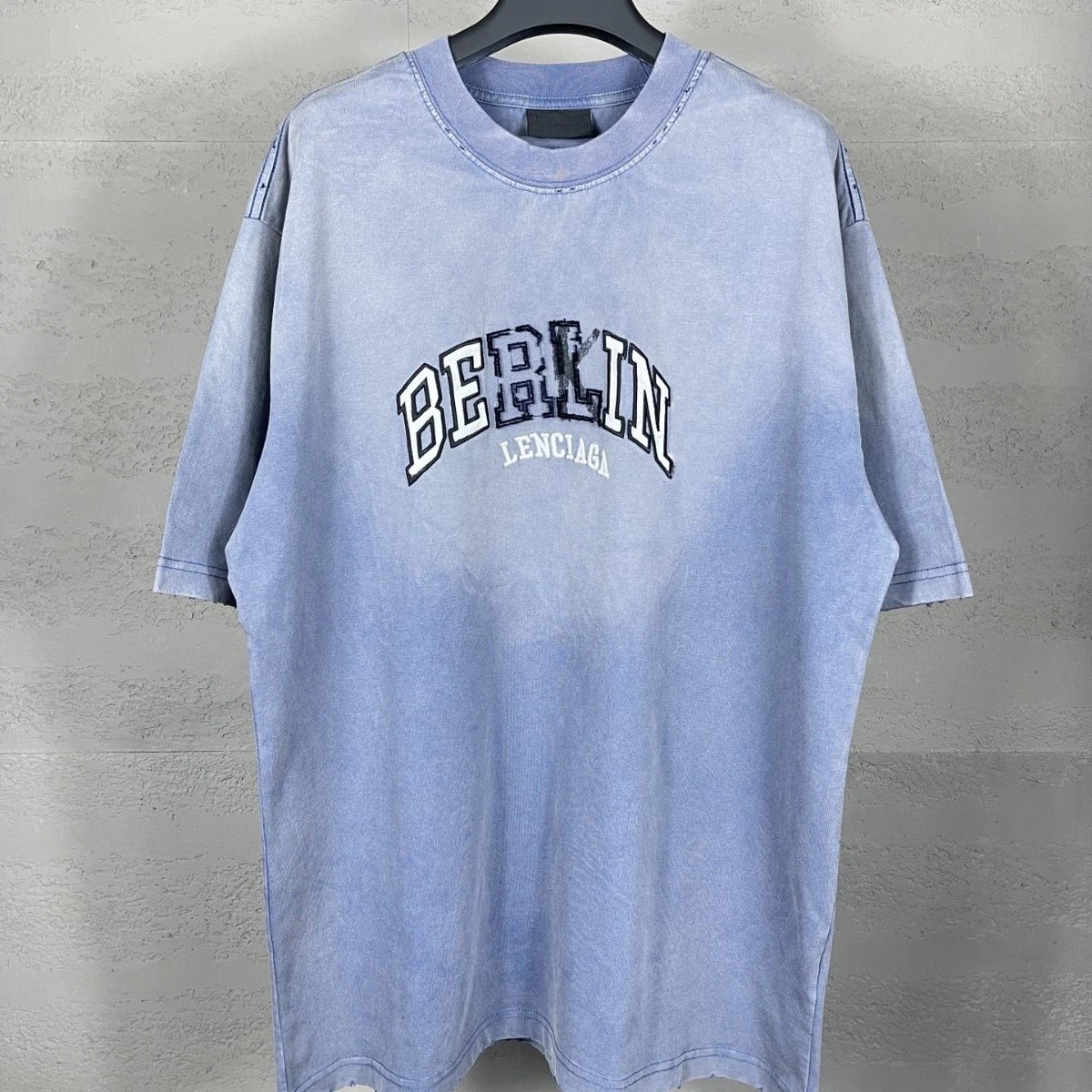 Balenciaga  T-Shirt