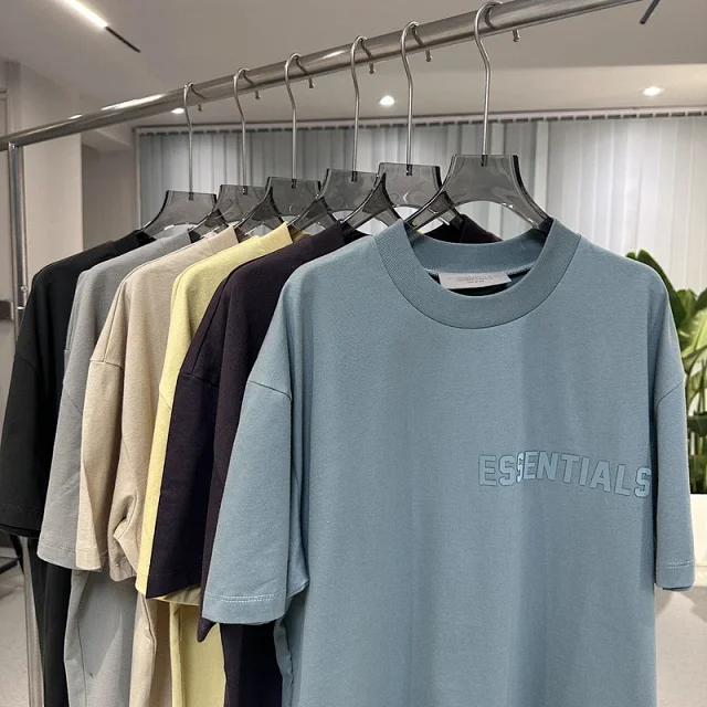 Fear of God T-Shirts Essentials chest-logo product detail image 1