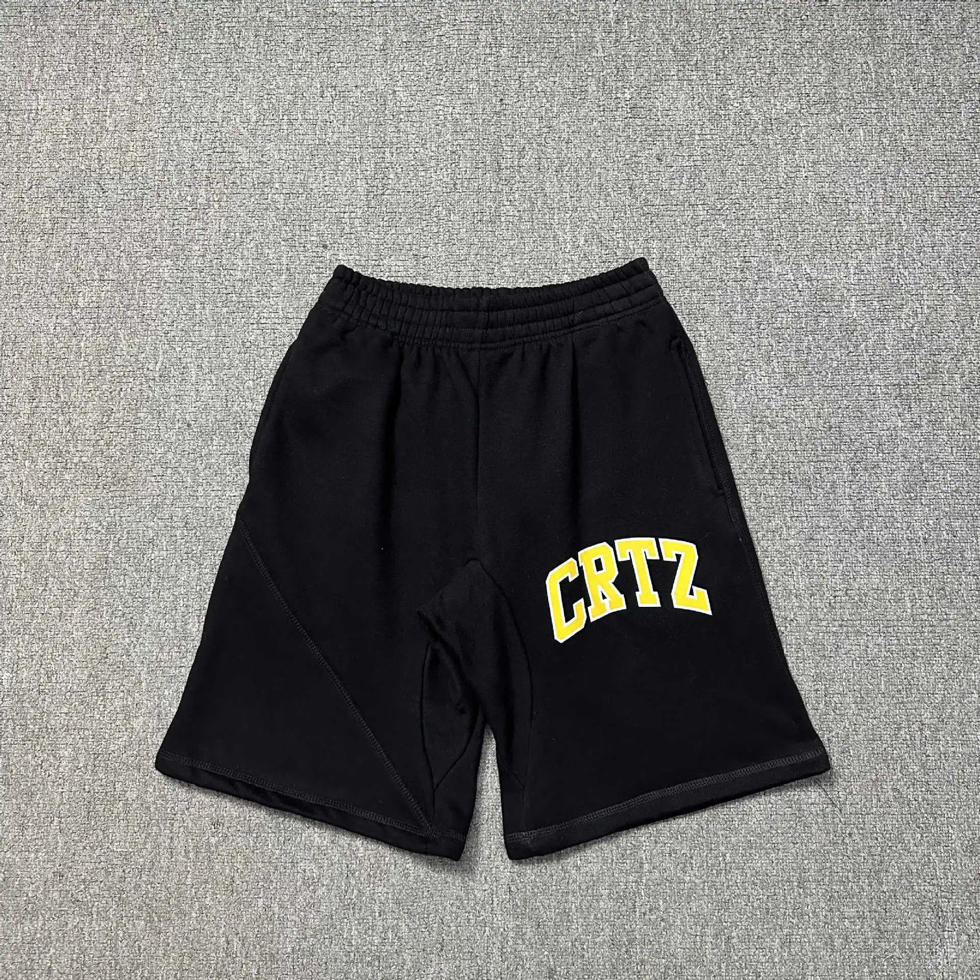 823 Black Yellow