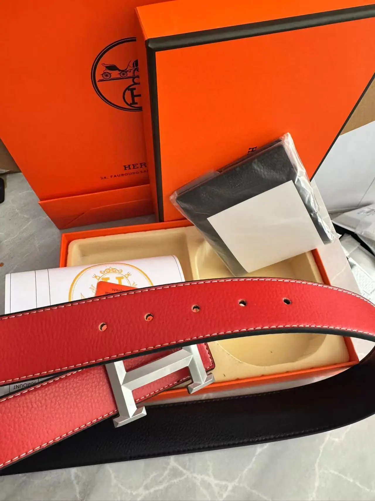 Red Triangle H Silver Buckle Set