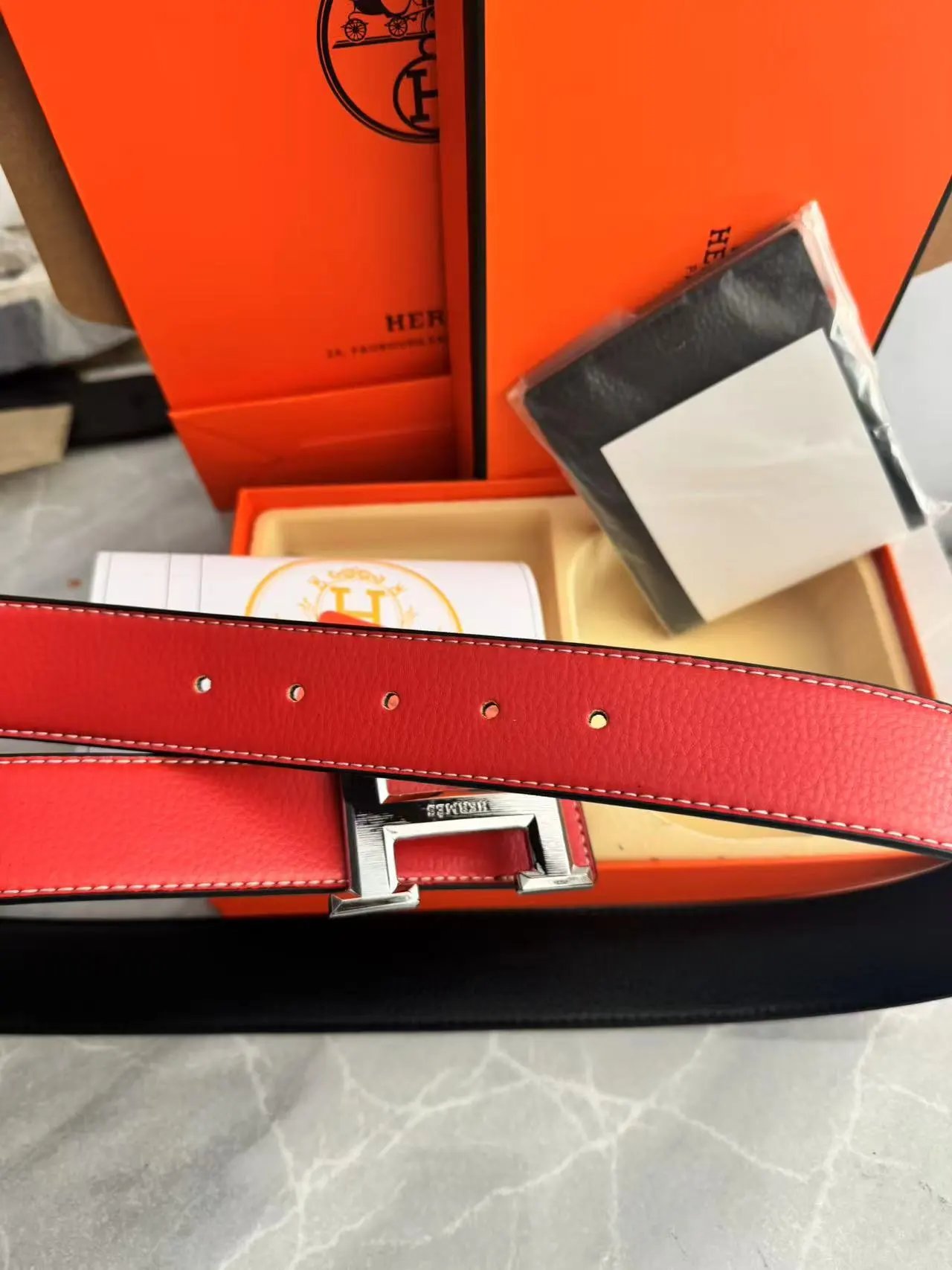 Red H Silver Buckle Set