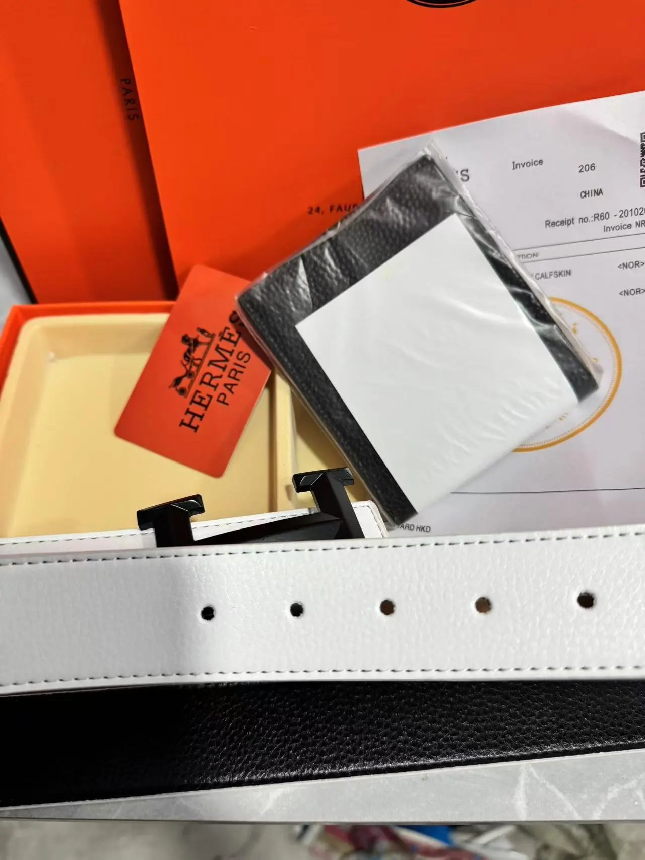 White Triangle H Black Buckle Set