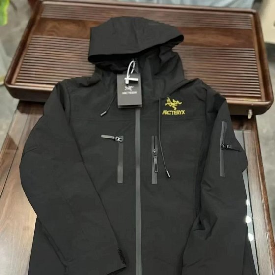 Embroidered hard shell windproof and waterproof outdoor leisure hiking jacket (no returns or exchanges are supported without quality issues)