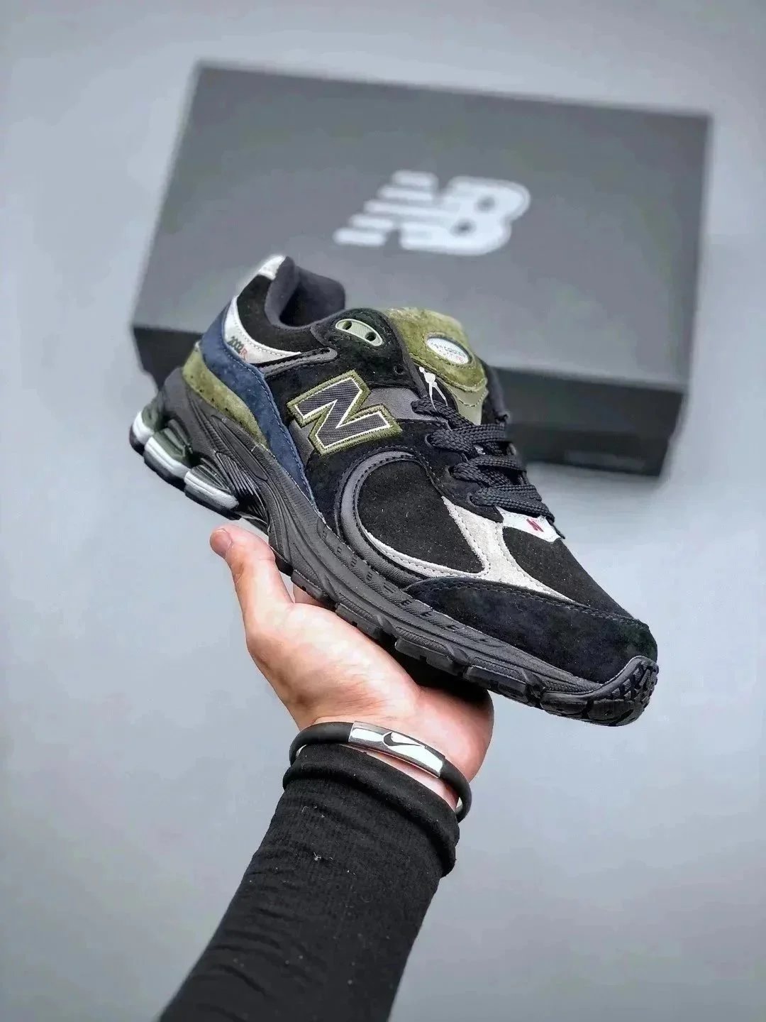 New Balance Sneakers 2002R — 23