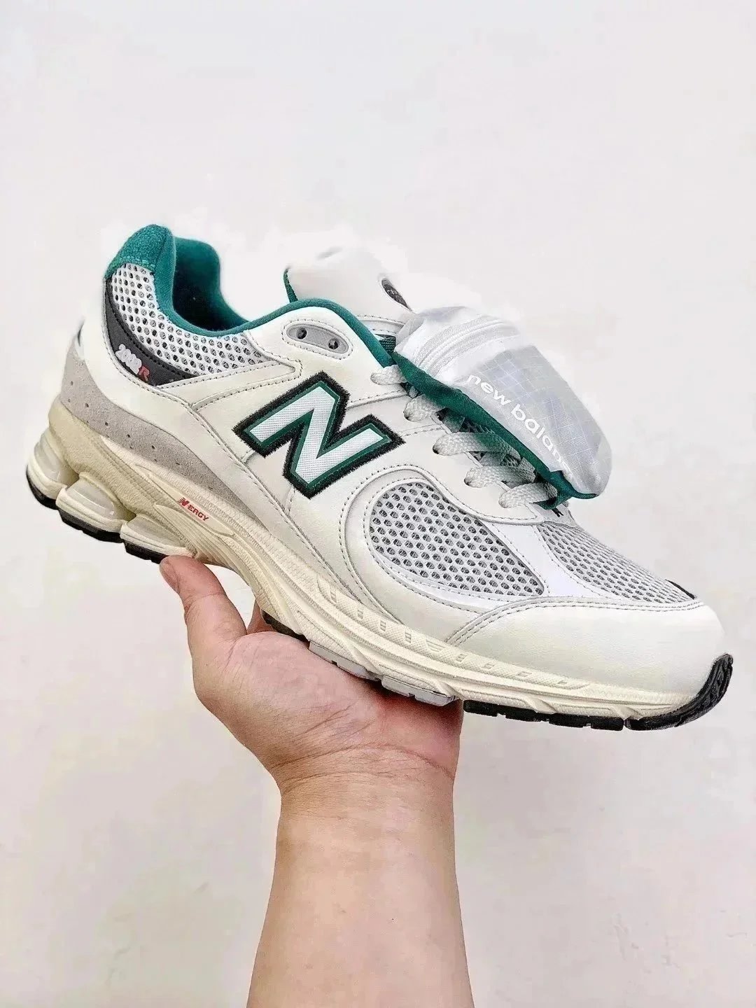 New Balance Sneakers 2002R — 29