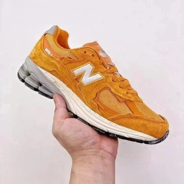New Balance Sneakers 2002R — 28