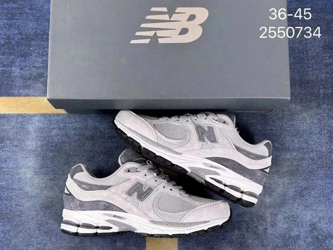New Balance Sneakers 2002R — 17