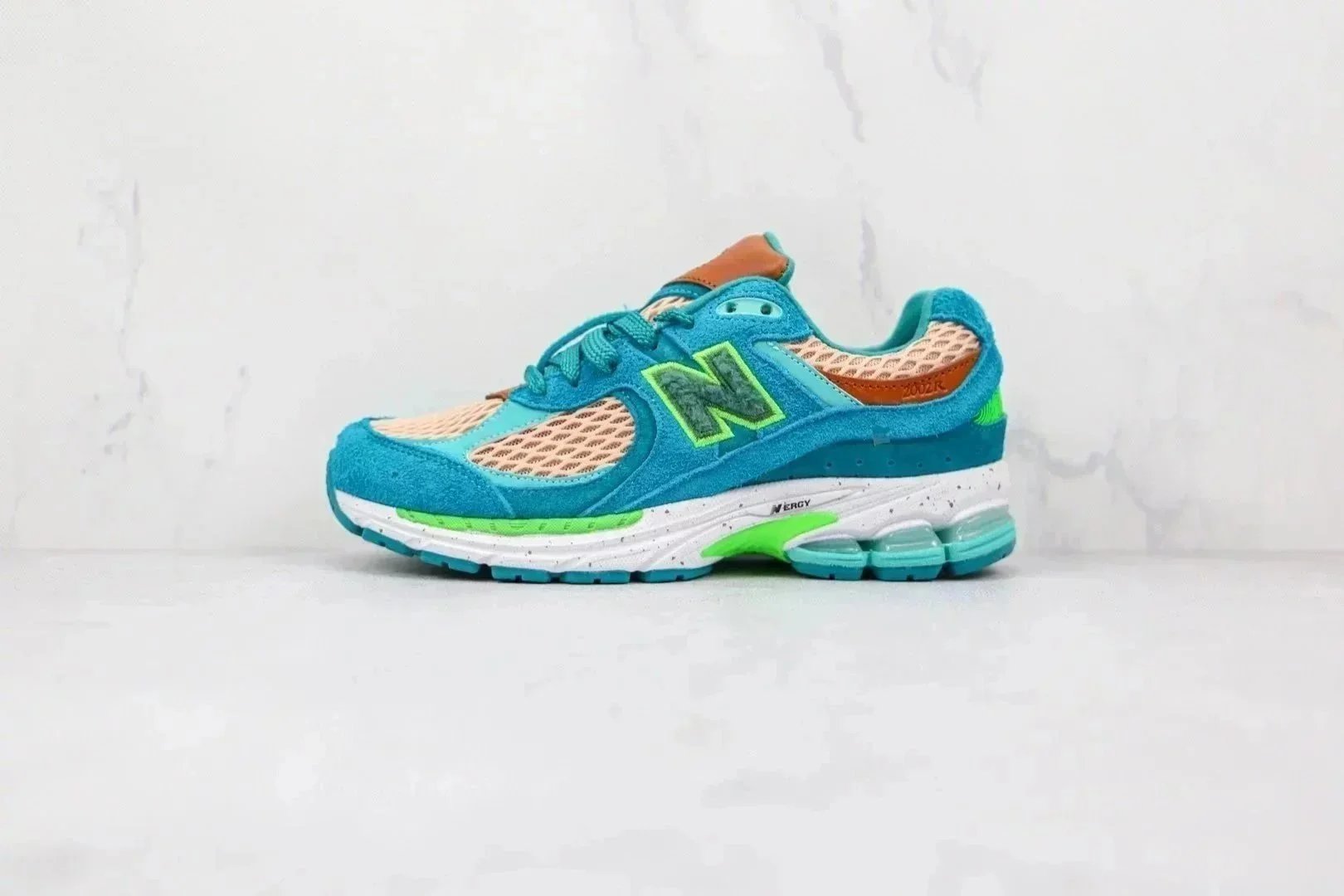 New Balance Sneakers 2002R — 19