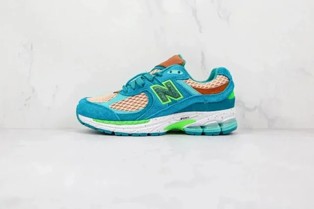 New Balance Sneakers 2002R product detail image 9
