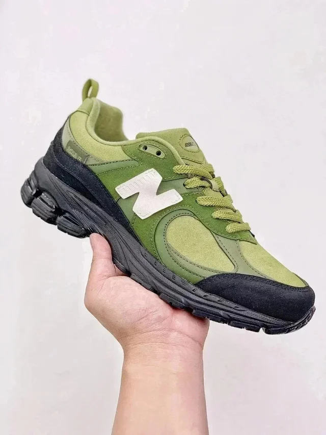 New Balance Sneakers 2002R product detail image 4