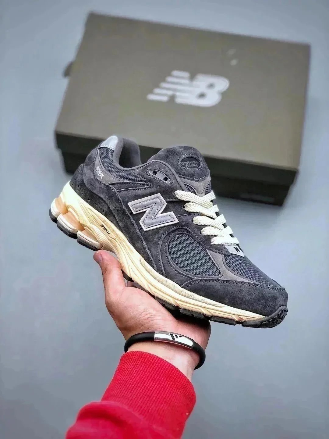 New Balance Sneakers 2002R — New color scheme