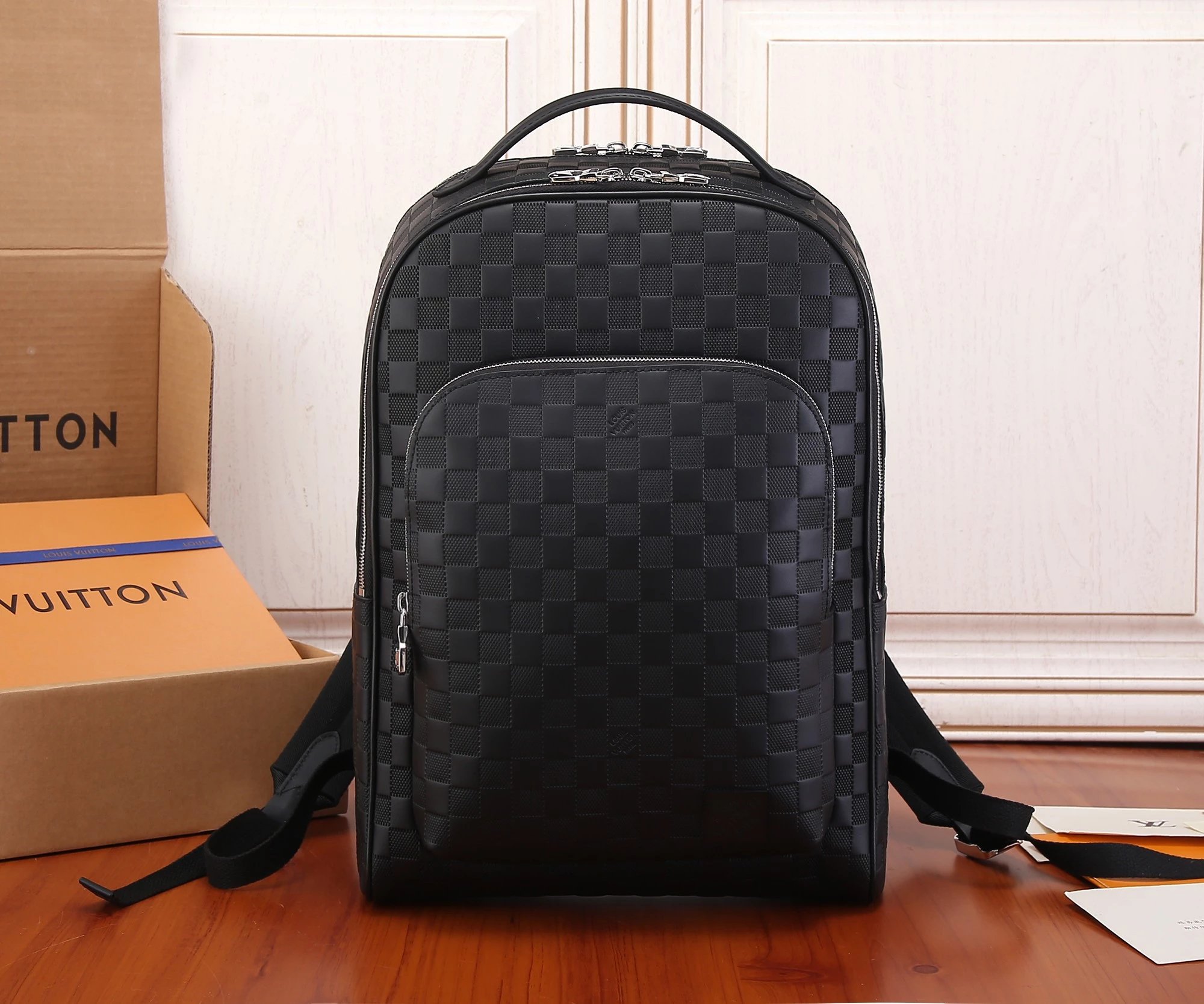 The Avenue shoulder bag in Damier Infini leather with a subtle checkerboard pattern is an elegant choice for both business and casual occasions. The zipper opens to a front pocket, main compartment and padded rear compartment, while the top handle and shoulder strap allow for hand-carrying and over-the-shoulder options.