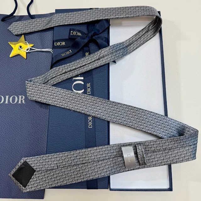 Dior Ties All-over geometric monogram print product detail image 4