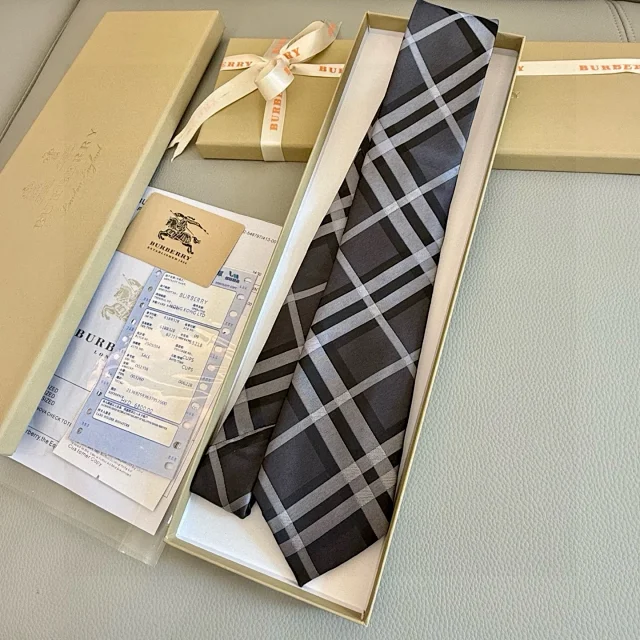 Burberry Ties Check Pattern Silk Tie product detail image 2