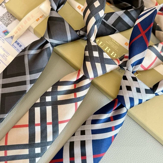 Burberry Ties Check Pattern Silk Tie product detail image 8