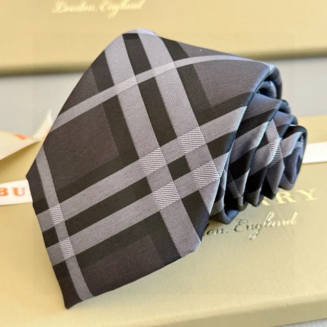 Burberry Ties Check Pattern Silk Tie product detail image 5