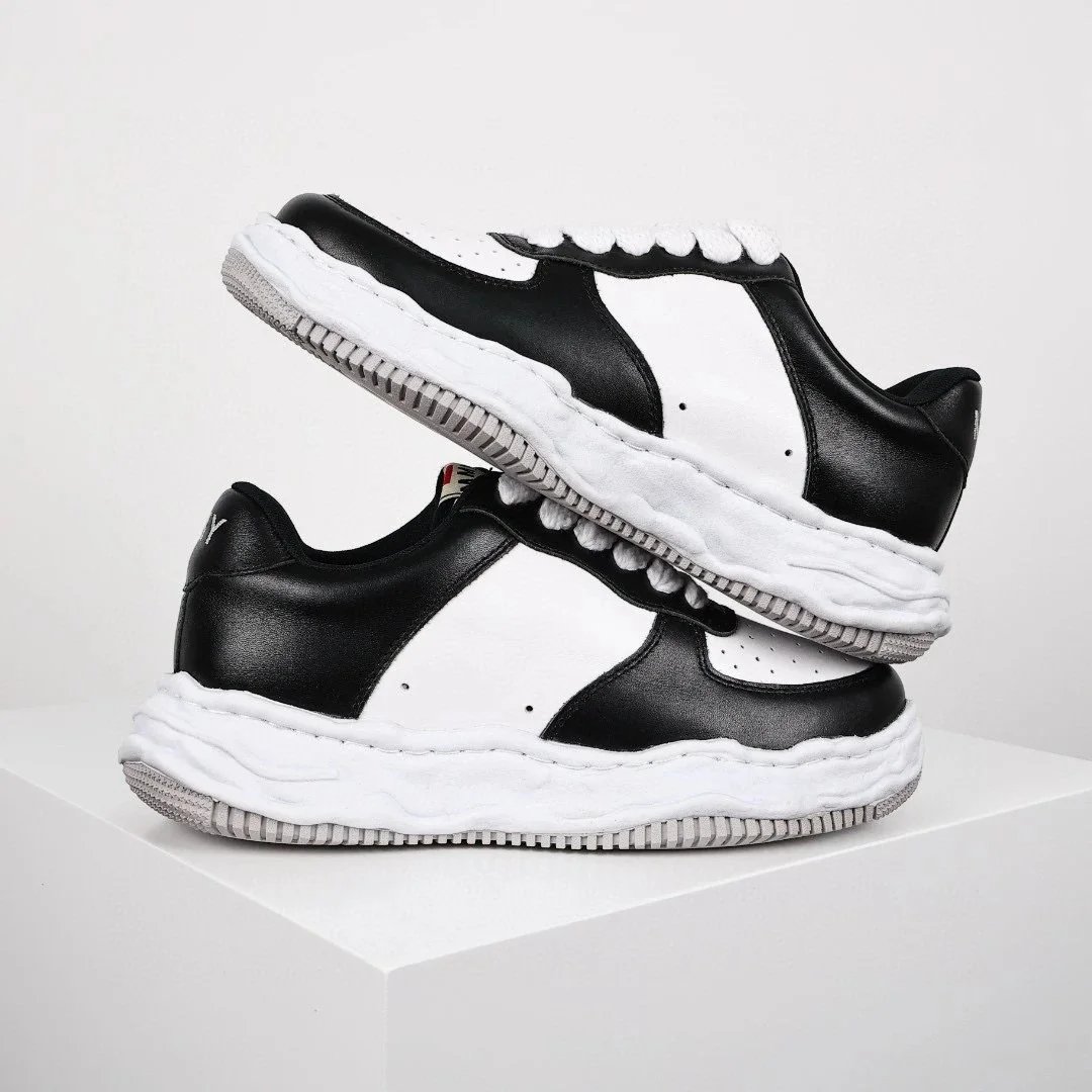 AMI Paris Blakey Black White