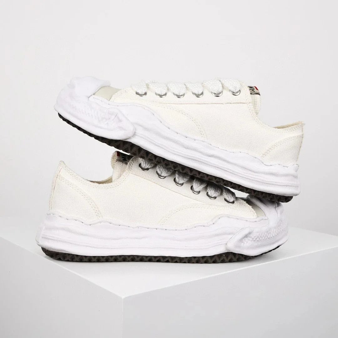 Maison Mihara Yasuhiro Peterson Low White