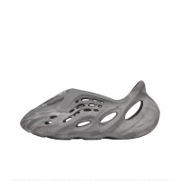22-IE4931 (yee perforated sandals cement gray)