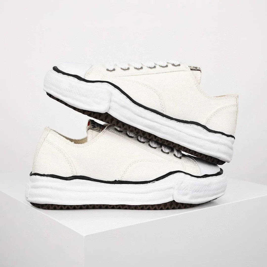 Maison Mihara Yasuhiro Peterson Low White