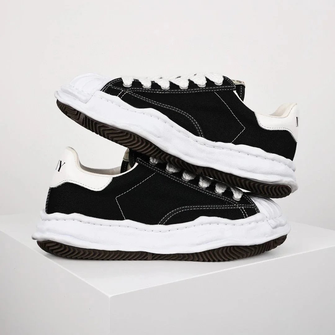 AMI Paris Blakey Black White