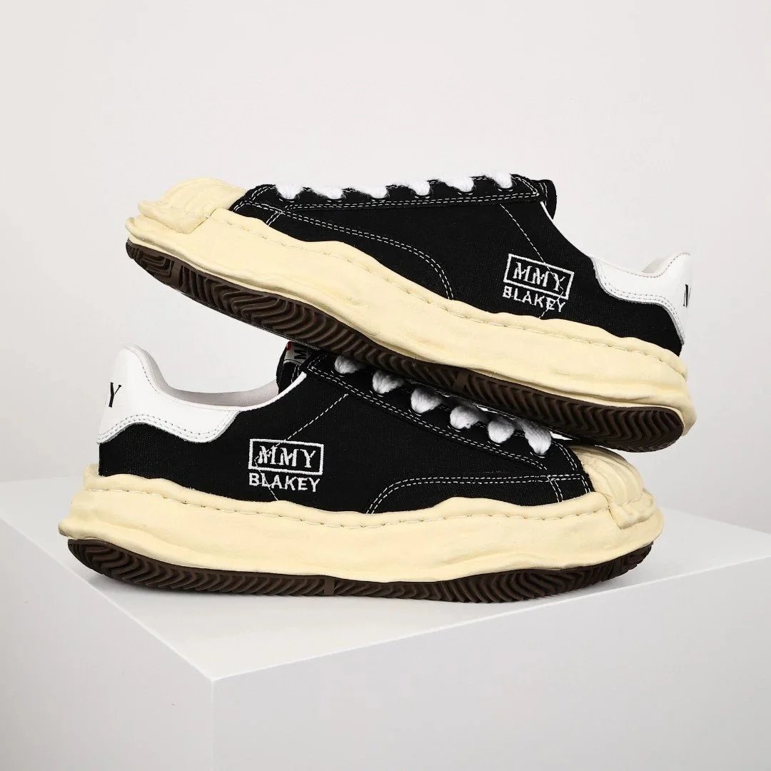 AMI Paris Blakey Black Cream