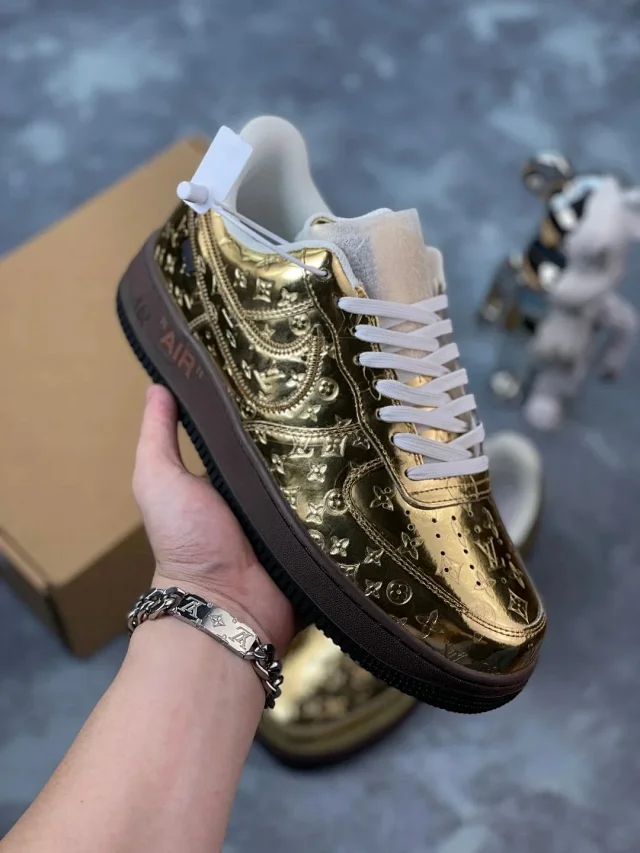 Nike Sneakers Air Force 1 Low with exposed-foam and zip-tie design product detail image 9