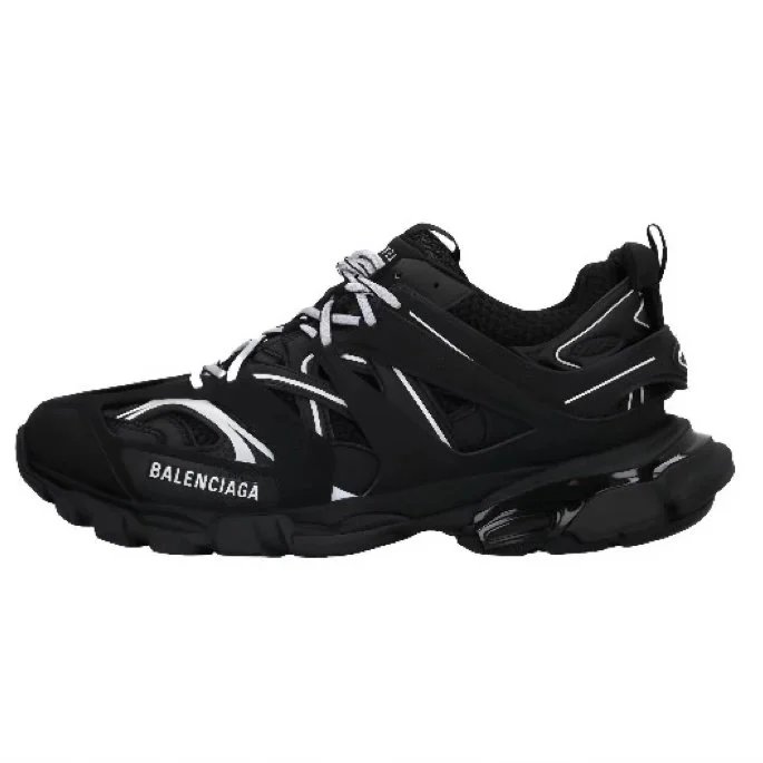 542023W3AAC11090 track black and white