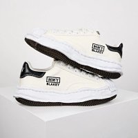 14-inch tricolor beige fabric with black leather, shell-shaped toe cap, and printed logo