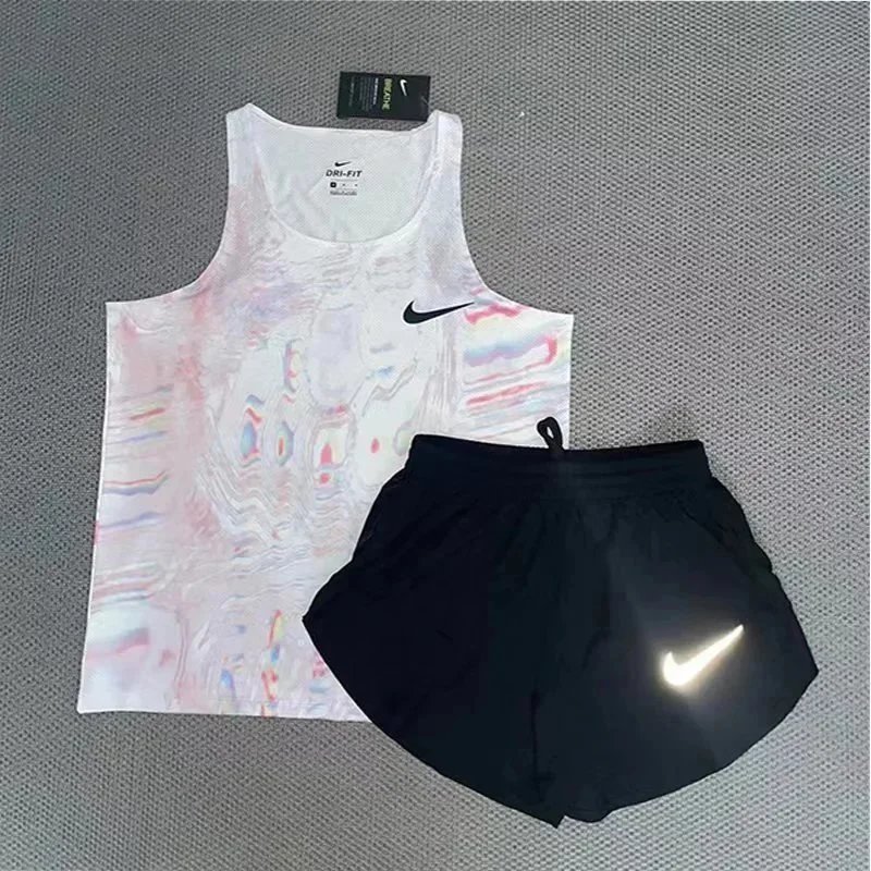 Nike Matching Sets Patterned running top and reflective shorts set image 3
