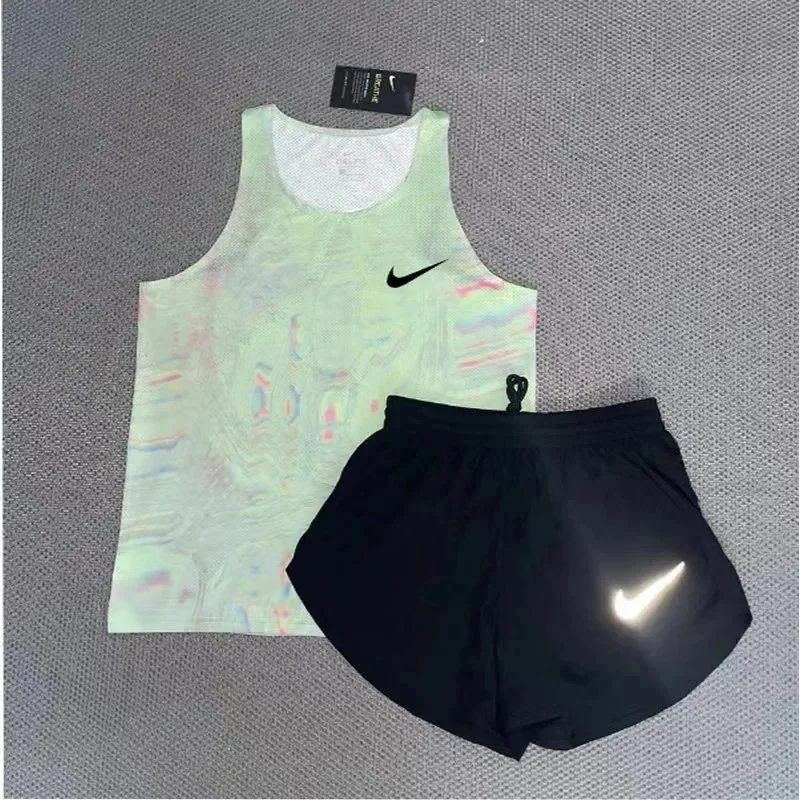 Nike Matching Sets Patterned running top and reflective shorts set — Light green vest and 3-point shorts set