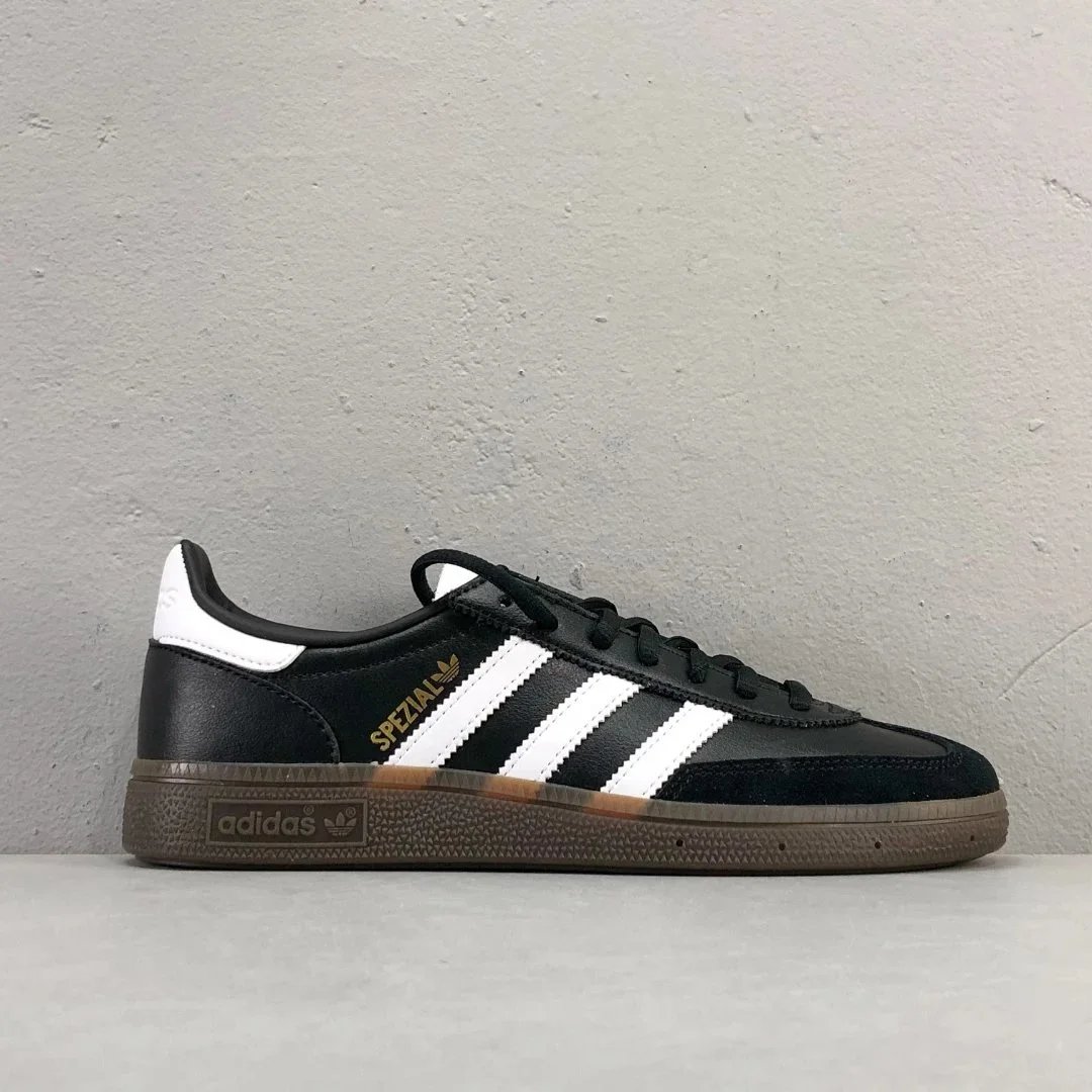 Black and White IE3402