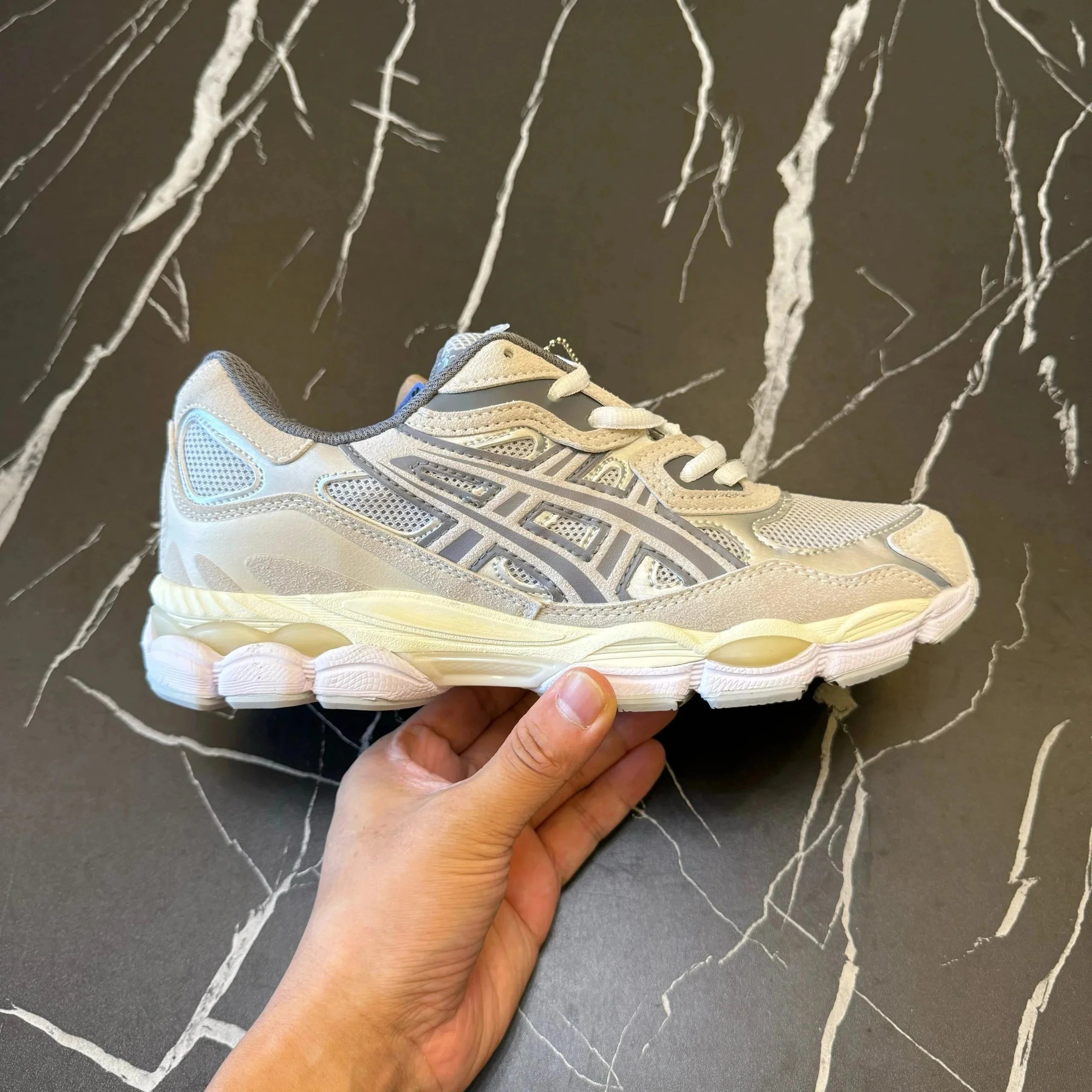 亚瑟士NYC灰黄28号色A383-020