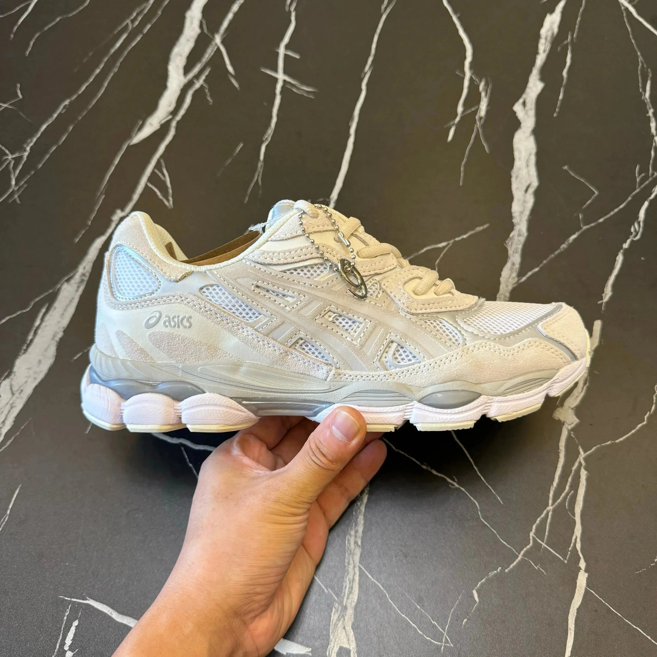 亚瑟士NYC灰白19号色A789