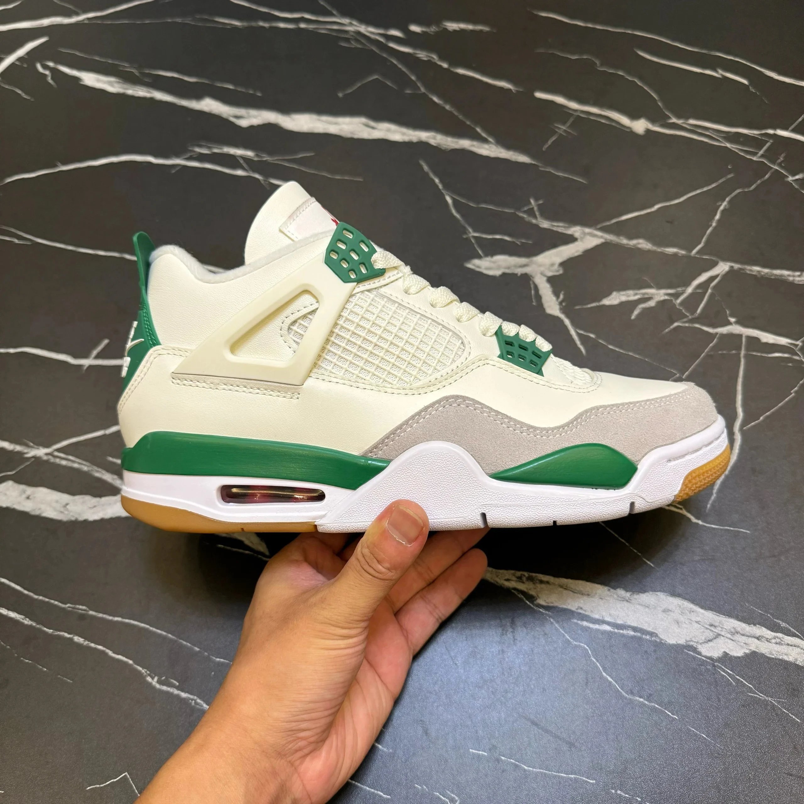 SB White Green