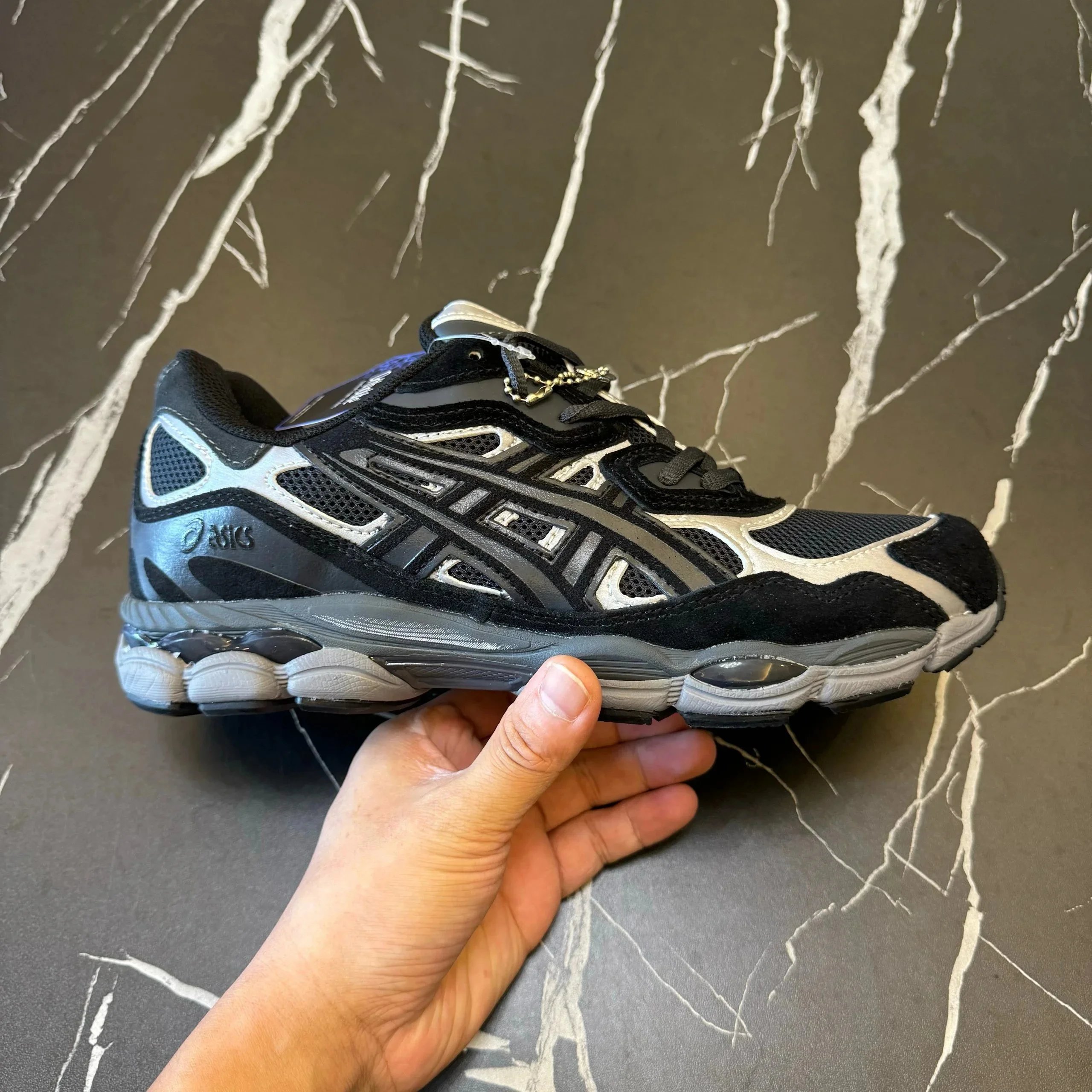 亚瑟士NYC黑色10号色A789-020