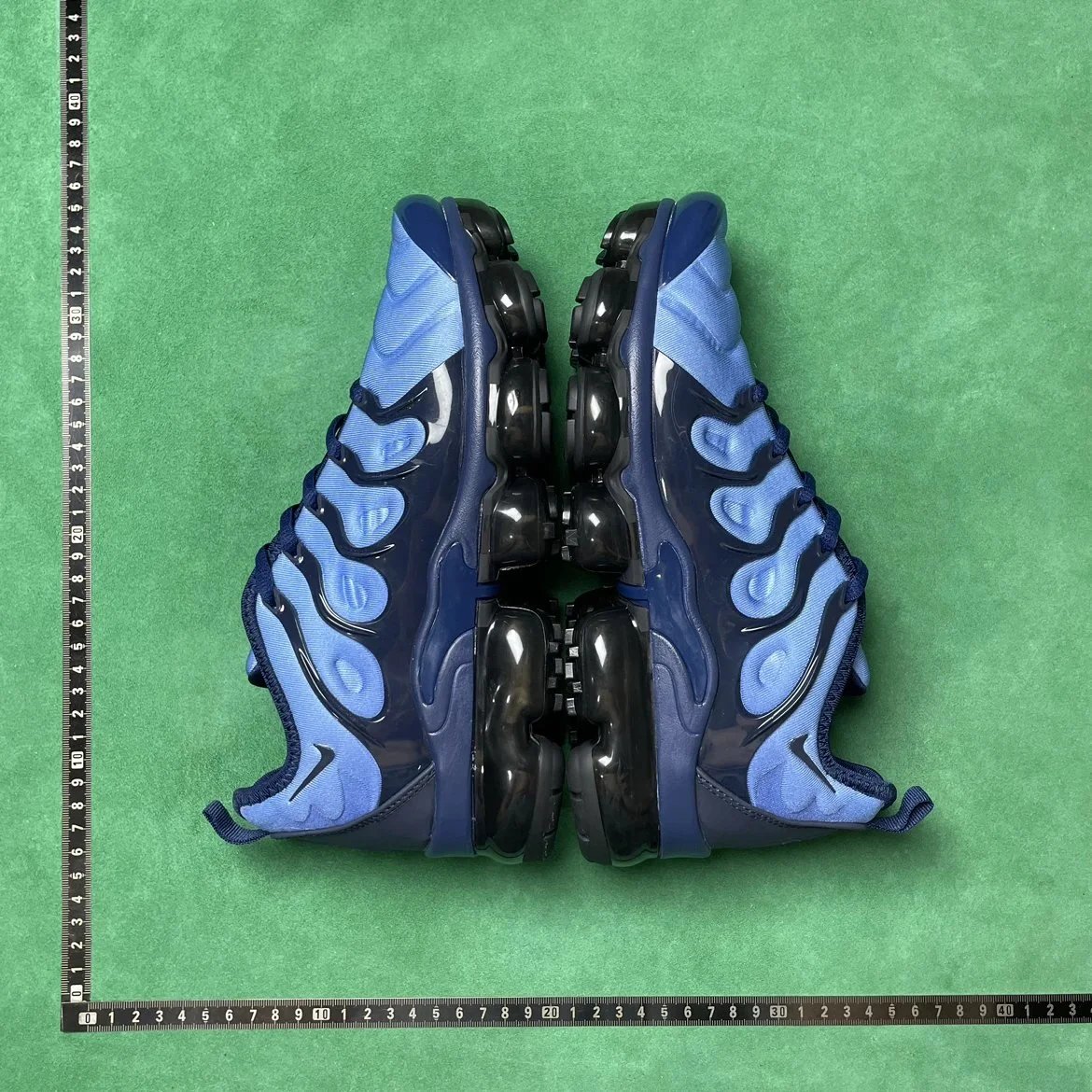 B0D 舒适百搭透气减震轻便低帮跑步鞋 11