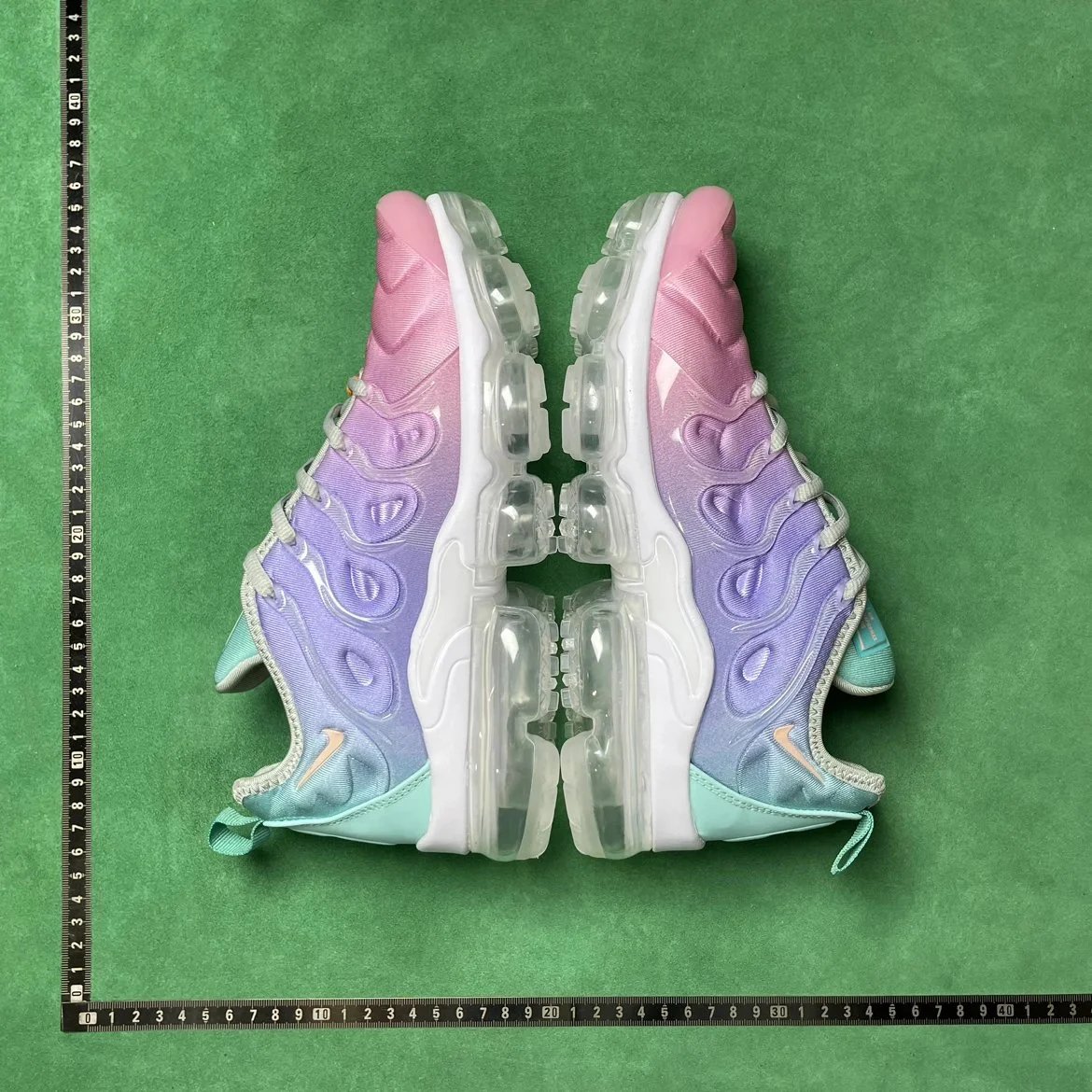 B0D 舒适百搭透气减震轻便低帮跑步鞋 12