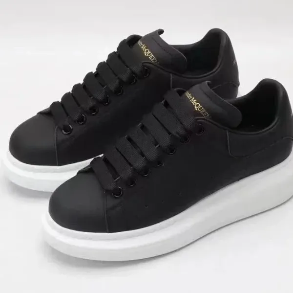 Alexander McQueen Oversized Sneakers Black/White Chunky Sneakers - 1
